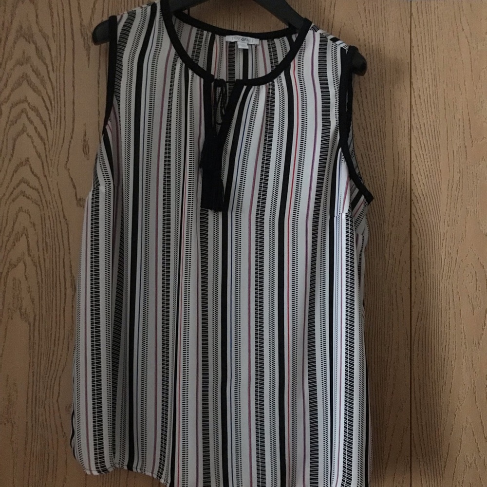 Sleeveless shell